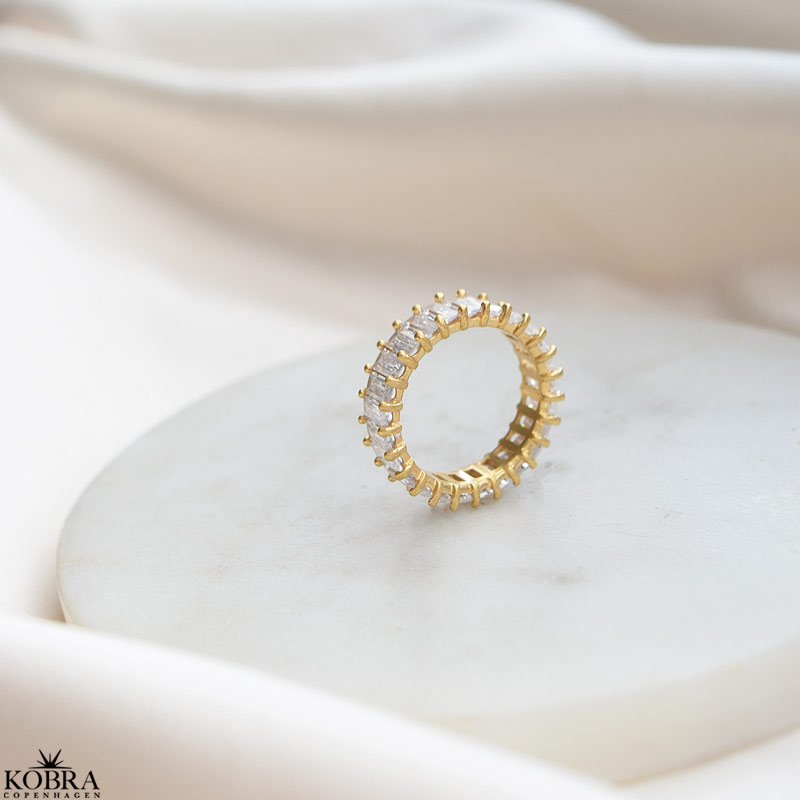 "Krystal" 18 karat forgyldt eternity ring med baguette sten