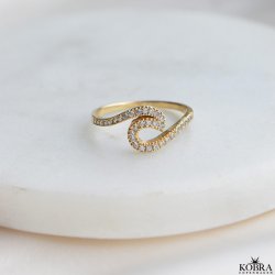 "River" blget "wavy" guld ring med sten