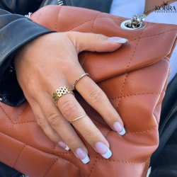 "Xenia" simple gold ring with diamond pattern