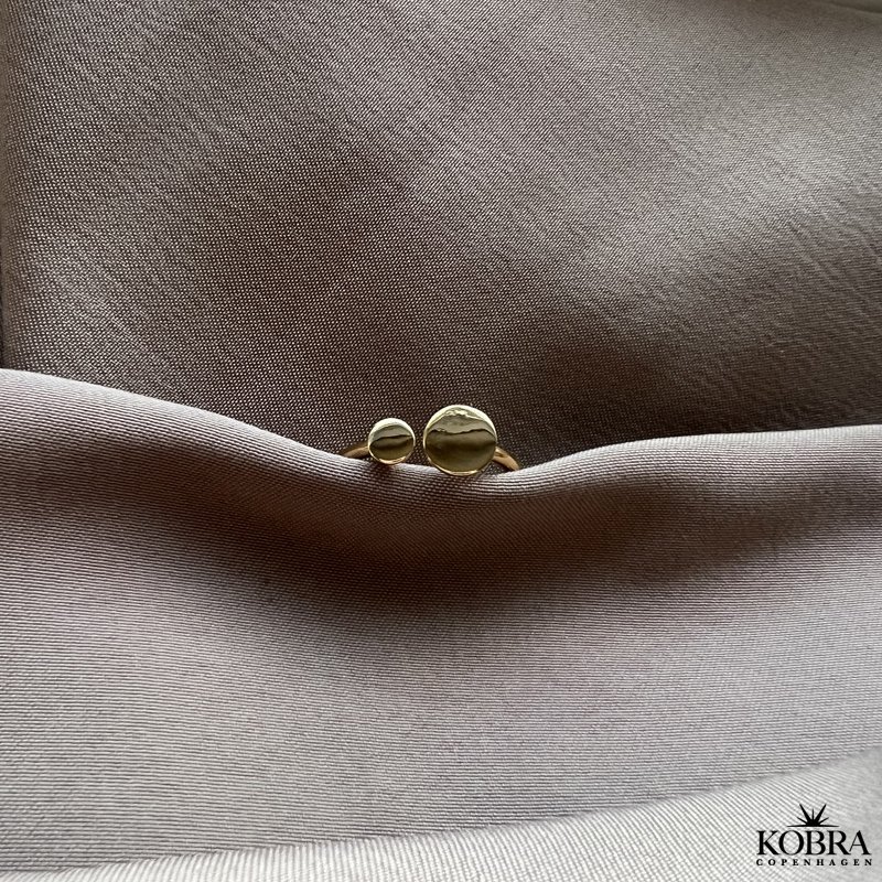 "Dallas" 14 carat gold plated ring with tags including your engraving