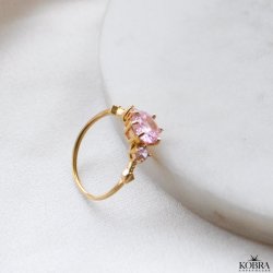 "Rosalia" gullbelagt ring med rosa steiner