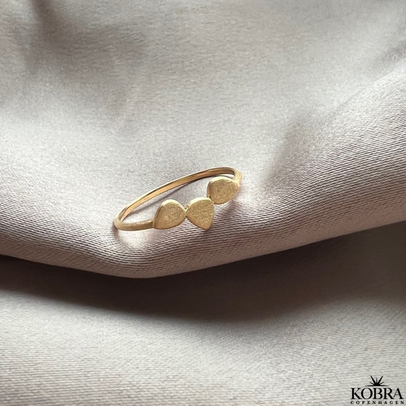 "Trena" enkel guld ring med blade