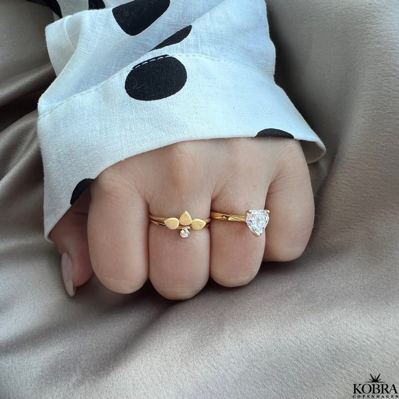 "Joy" guld hjerte ring med smuk zirkonia sten