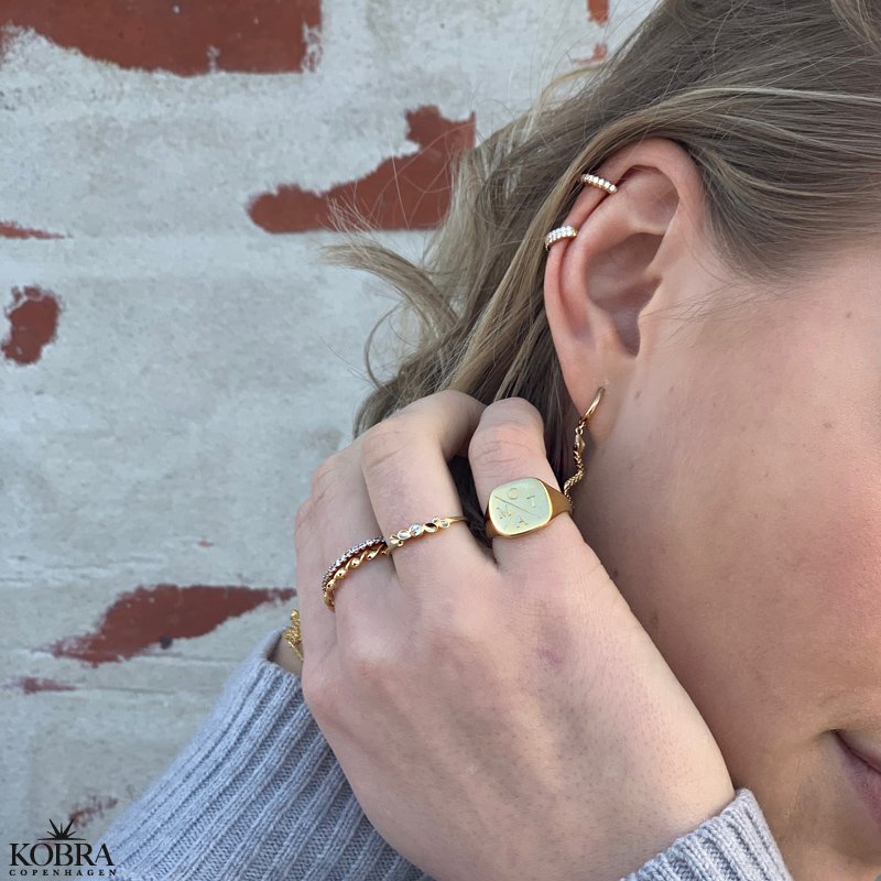 "Hawaii" 18 carat gold plated ring with white stones