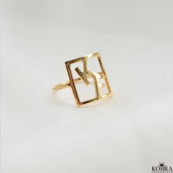 "Close To You" SQUARE hndlavet guld ring med dine bogstaver