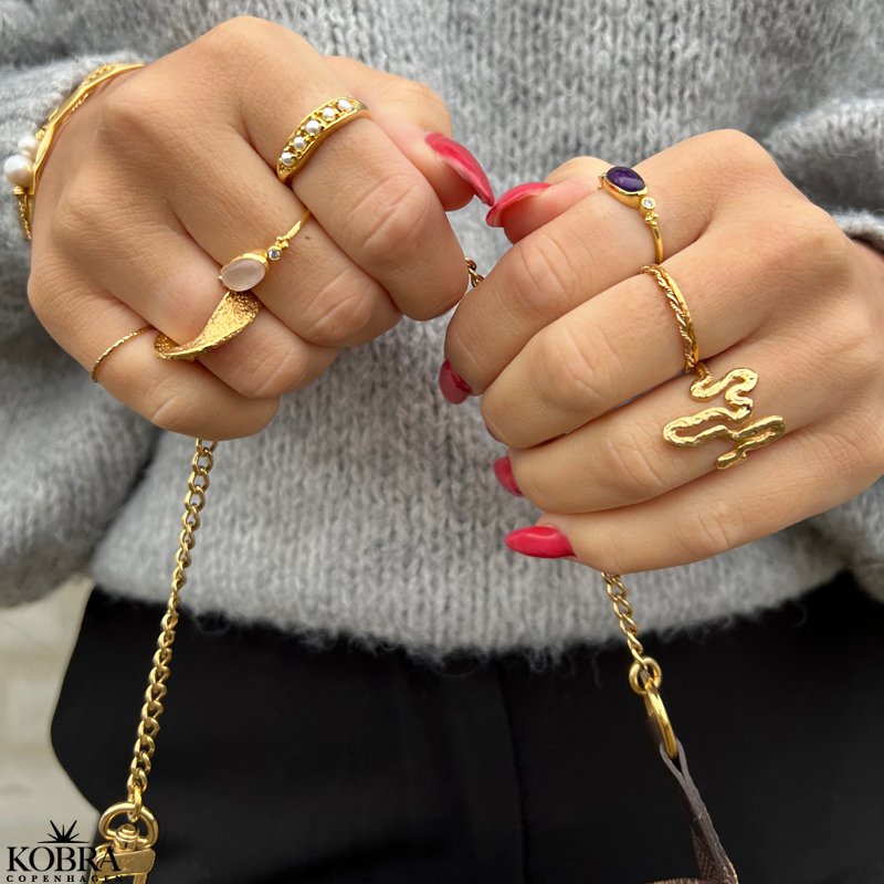 "Melody" 18 carat gold-plated ring with Amethyst