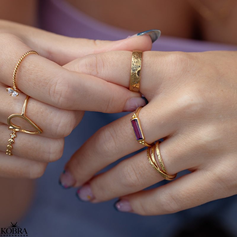 "Vienna" 18 carat gold-plated ring with purple Amethyst