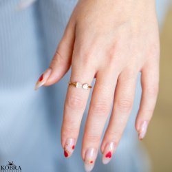 "Annie" gold ring with bow and stone