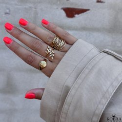 "Viva" gold-plated ring with white stones and leaves