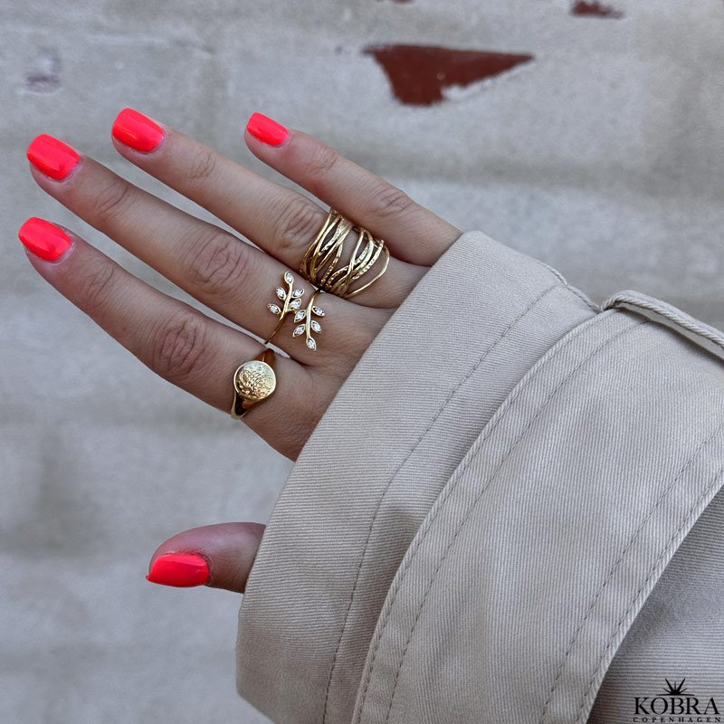 "Viva" gold-plated ring with white stones and leaves