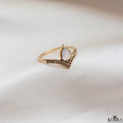 "Mae" gullring med mnestein