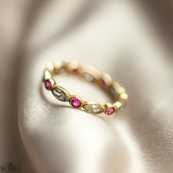 "Firenze" guld ring med lyserde og hvide sten