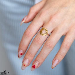 "Morning Sun" guld ring med riflet struktur