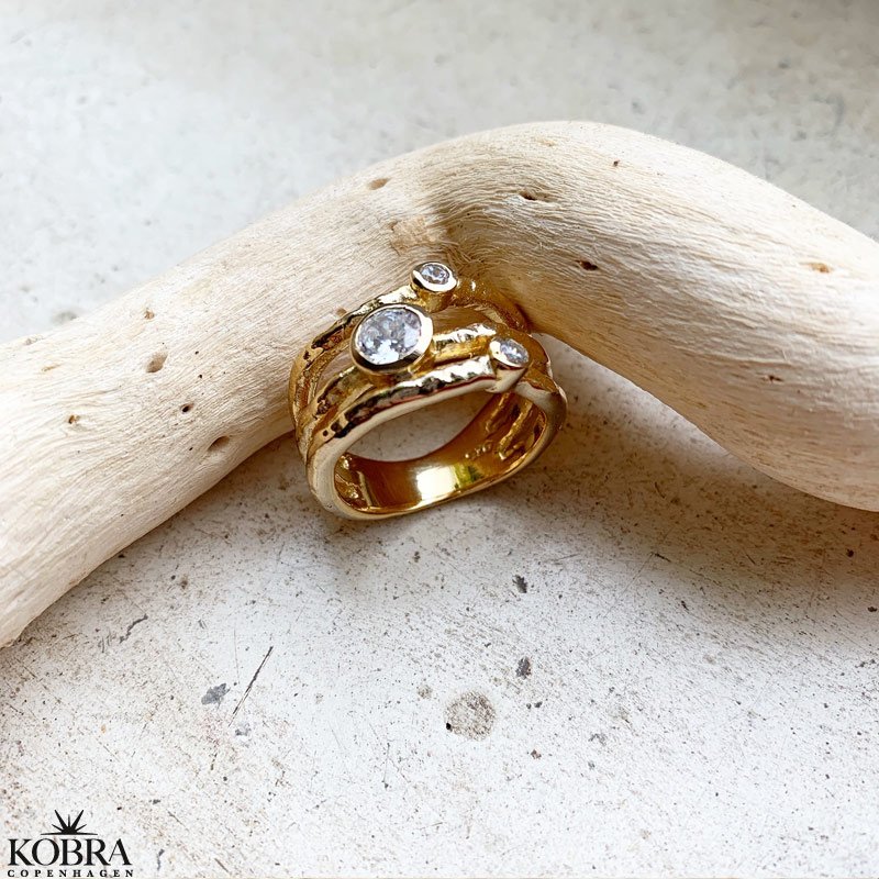 "Madalina" 18 carat gold plated 3-in-1 ring with stones