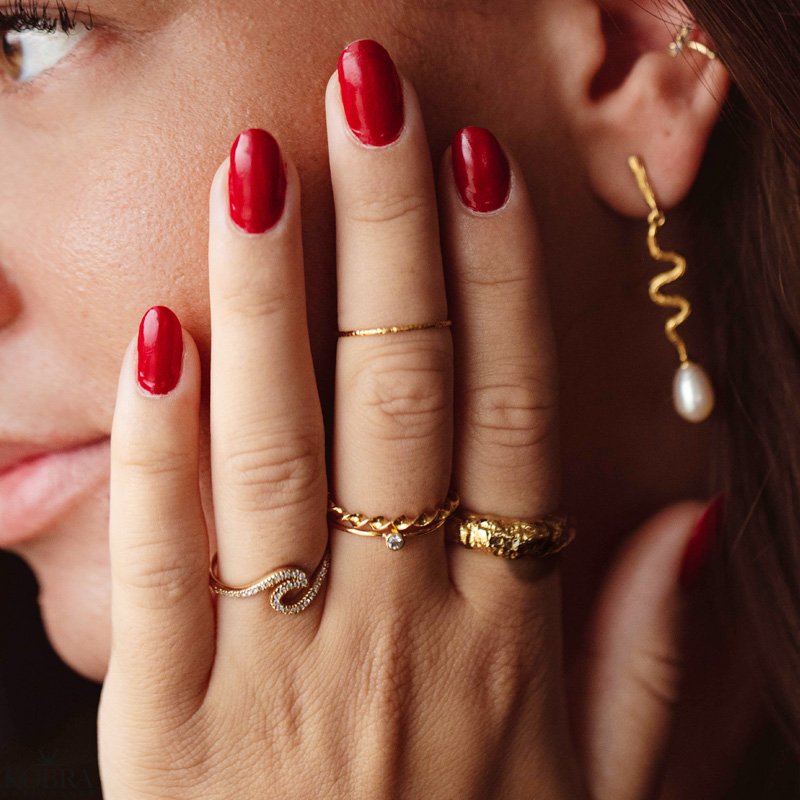 "Lucy" enkel guld ring med blgrn eller lilla sten