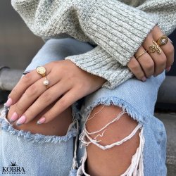 "Nagini Organic" Slange ring i organiske former  Hammerslet look i forgyldt