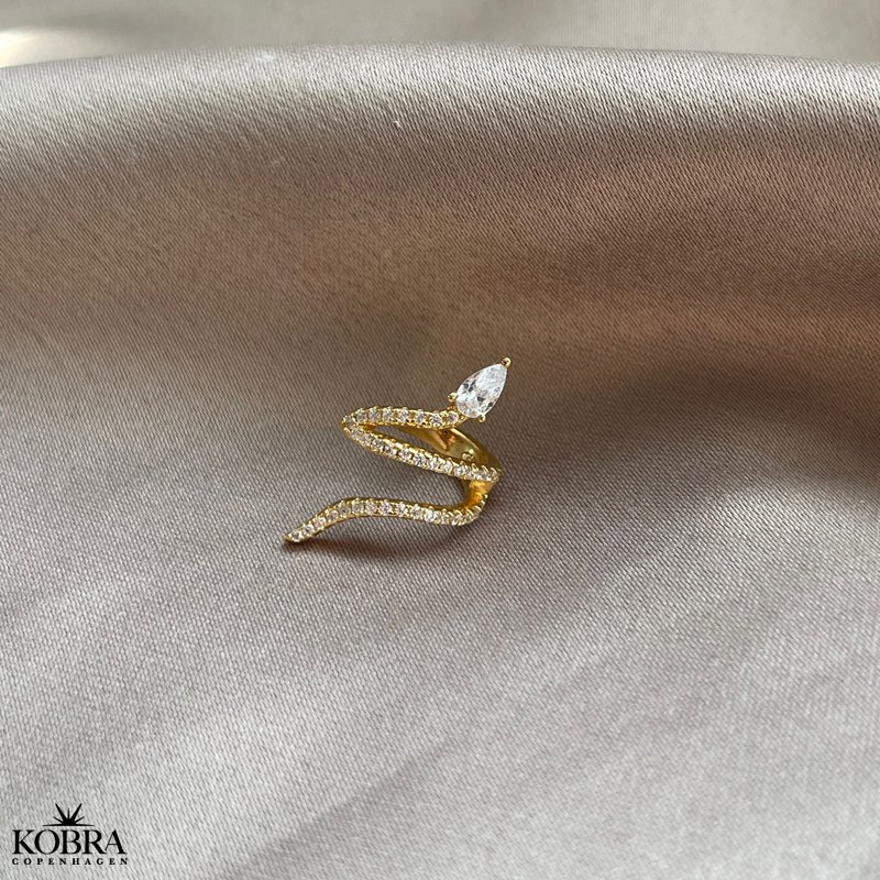 "Snakey" guld ear cuff med hvide sten