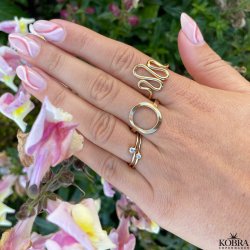 "Becca" enkel guld ring med lille hvid sten