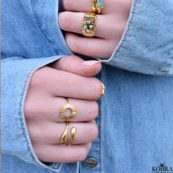 "Morning Sun" guld ring med riflet struktur