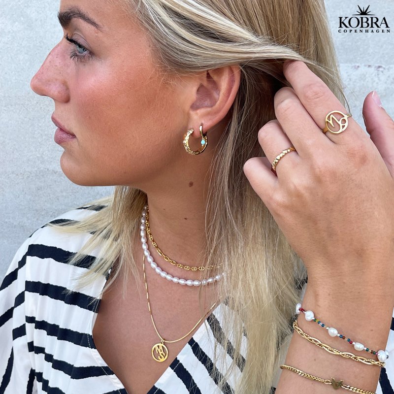 "Paulina" guld hoops med bl emalje kugler