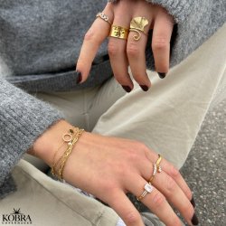 "Phlox" hammered ring in 18 carat gold plated