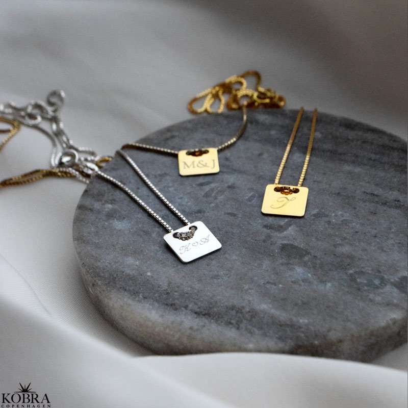 "Hey" slv halskde med personlig gravering