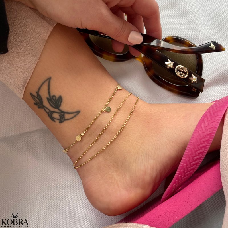 "Simplicity" 18 karat forgyldt enkel ankelkde med 2 kder