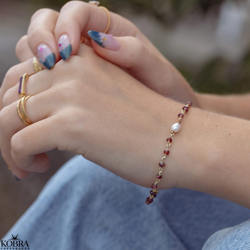 "Ellish" fine gold bracelet with red garnets and pearl