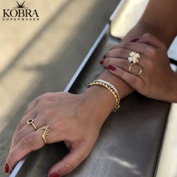 "Circus" handmade gold ring with a large circle