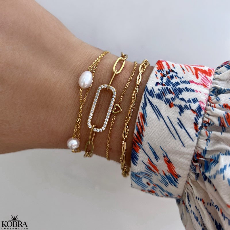 "Lilo" simple gold bracelet with small heart