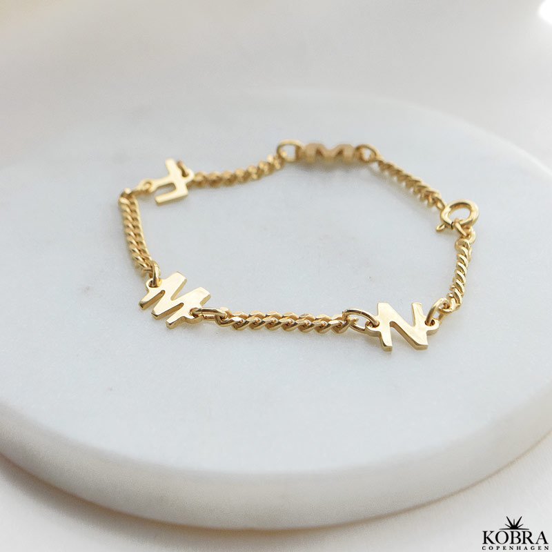 "Hayes" guld armbånd med 3 bogstaver samt 3 mm. panzerkæde