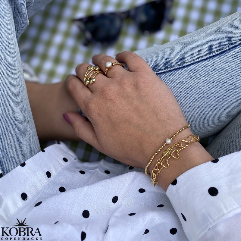 "Merle" gold bracelet with a small feather