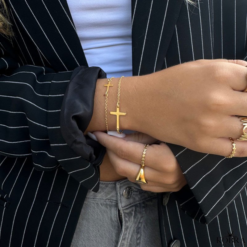 Cross bracelet in gold incl. engraving