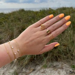 "Suma" enkel r guld ring med lille rund plade