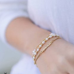 "Royal" perle armbnd med guld kugler