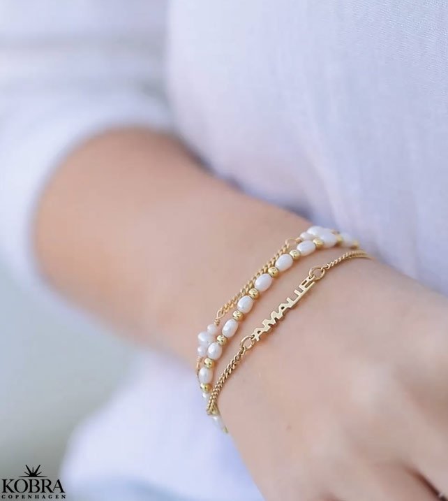 "Royal" perle armbnd med guld kugler