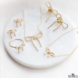 "Leonora" 18 carat gold-plated bow bracelet with white zirconia