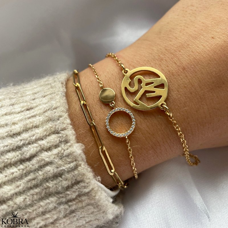 "Polo" guld armbnd med lille cirkel og hvide sten