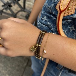 "Wilma" handmade gold bracelet with pearls and small engraved amulet