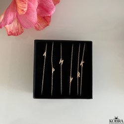 "Alias" guld armbånd med guld bogstav