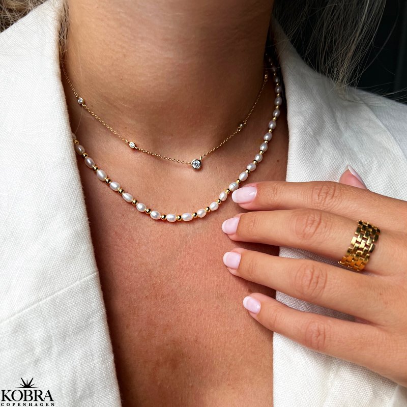 "Royal" necklace with white pearls and gold balls