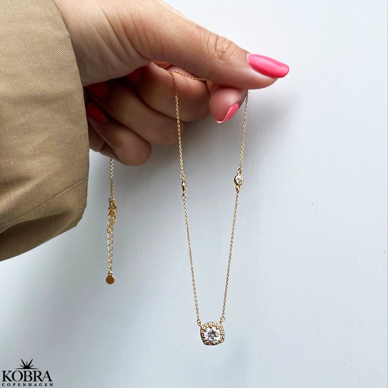 "Sylvie" guld halskde med hvide zirkonia sten