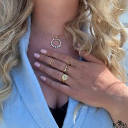 "Hailey" enkel guld ring med lyserde sten