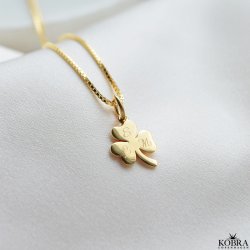 "Bellis" trekløver guld halskæde med gravering