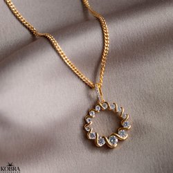 "Valerie" gold necklace with round pendant