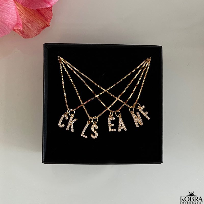 "Alias" gold necklace with your letter