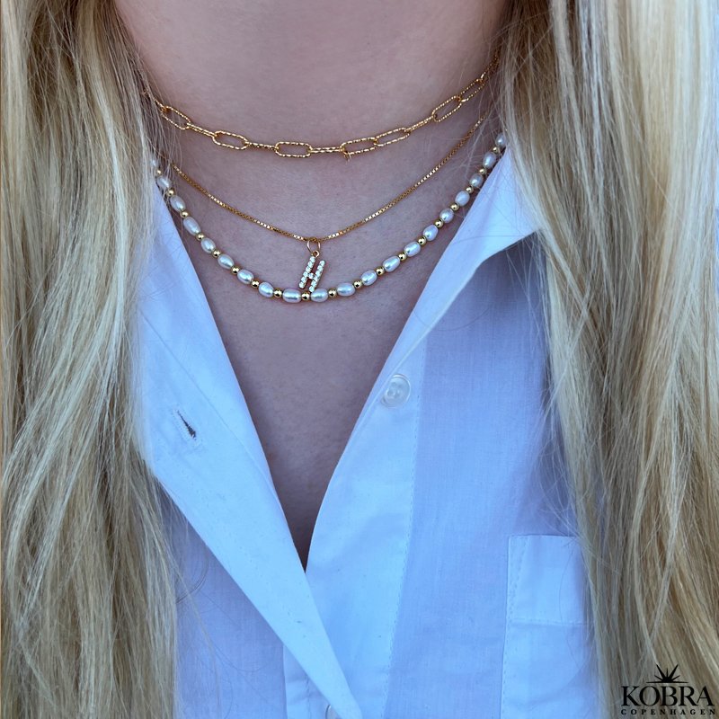 "Alias" gold necklace with your letter