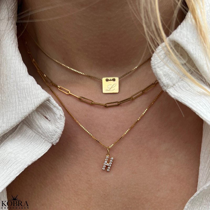 "Alias" gold necklace with your letter