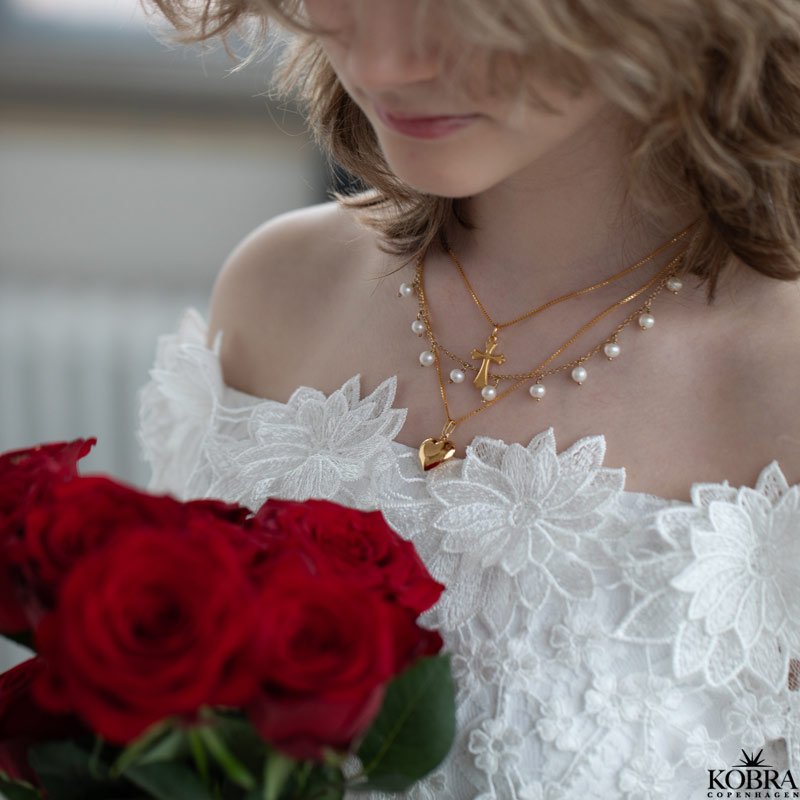 Konfirmations smykke - 18 karat forgyldt hjerte med kors og din indgravering