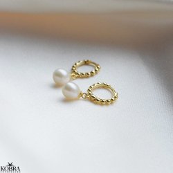 "Marisol" guld hoops med gte ferskvandsperler